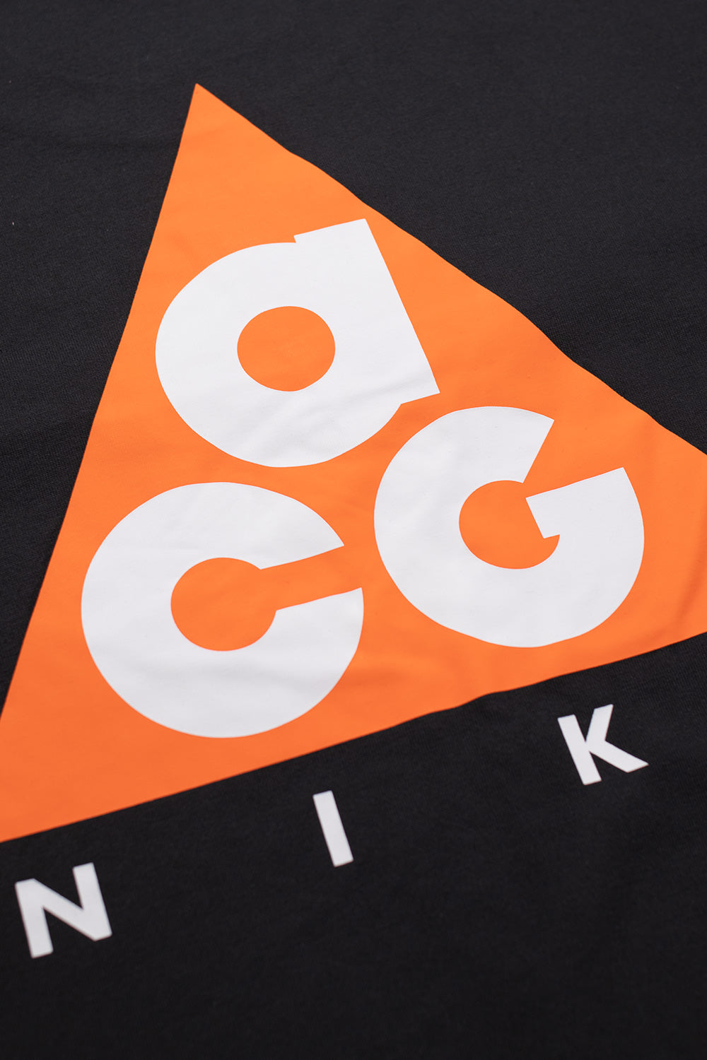 Nike ACG Dri-FIT Playera Max90 – Vielseitiges schwarzes T-Shirt mit schweißableitendem Material und lockerer Passform für Outdoor-Aktivitäten oder lässigen Streetwear-Style.