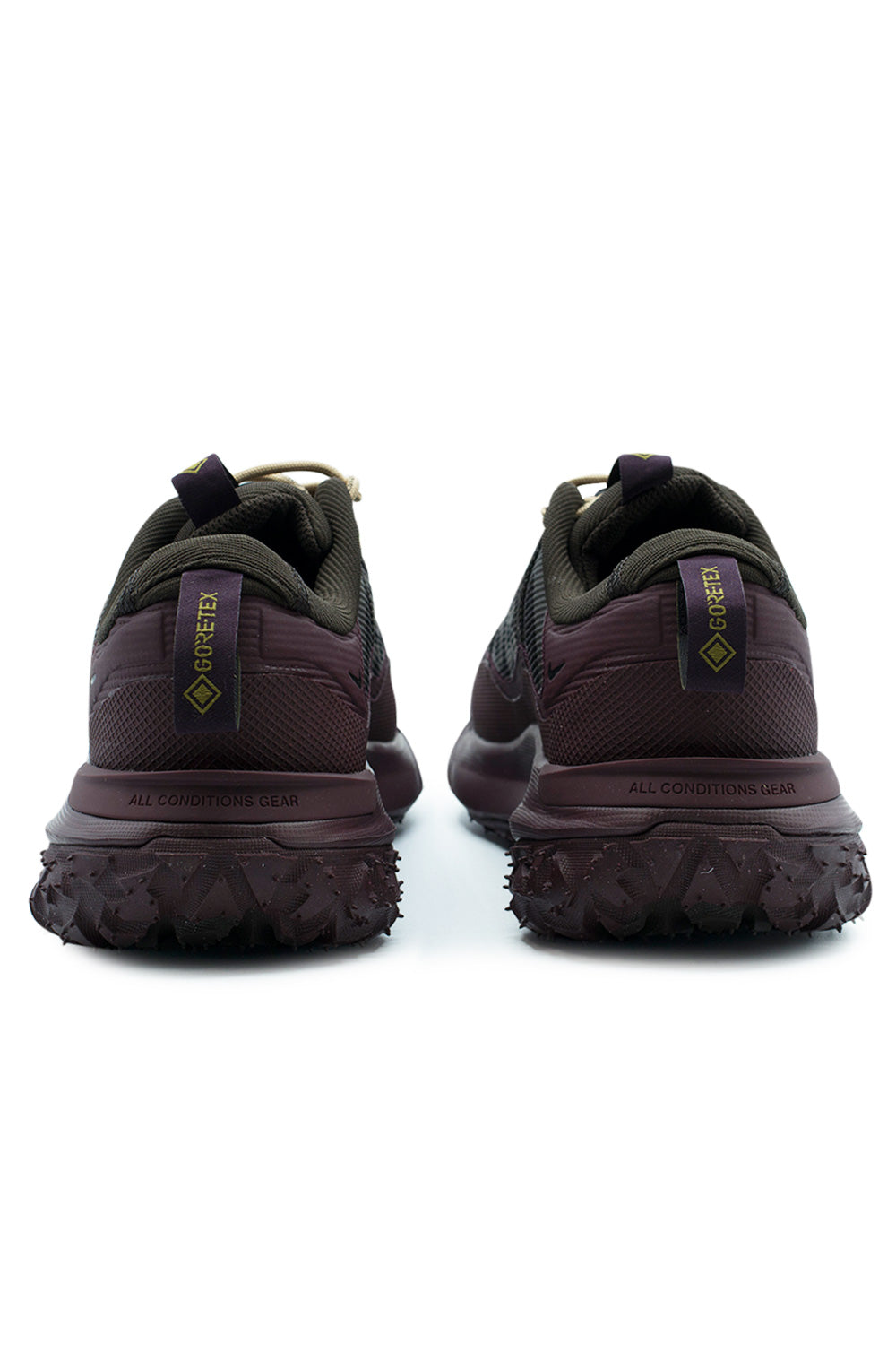 Nike ACG Mountain Fly 2 Low GTX in Velvet Brown – Vielseitiger Sneaker für Outdoor-Enthusiasten, ausgestattet mit wasserdichter Gore-Tex-Technologie und stylischem Design.
