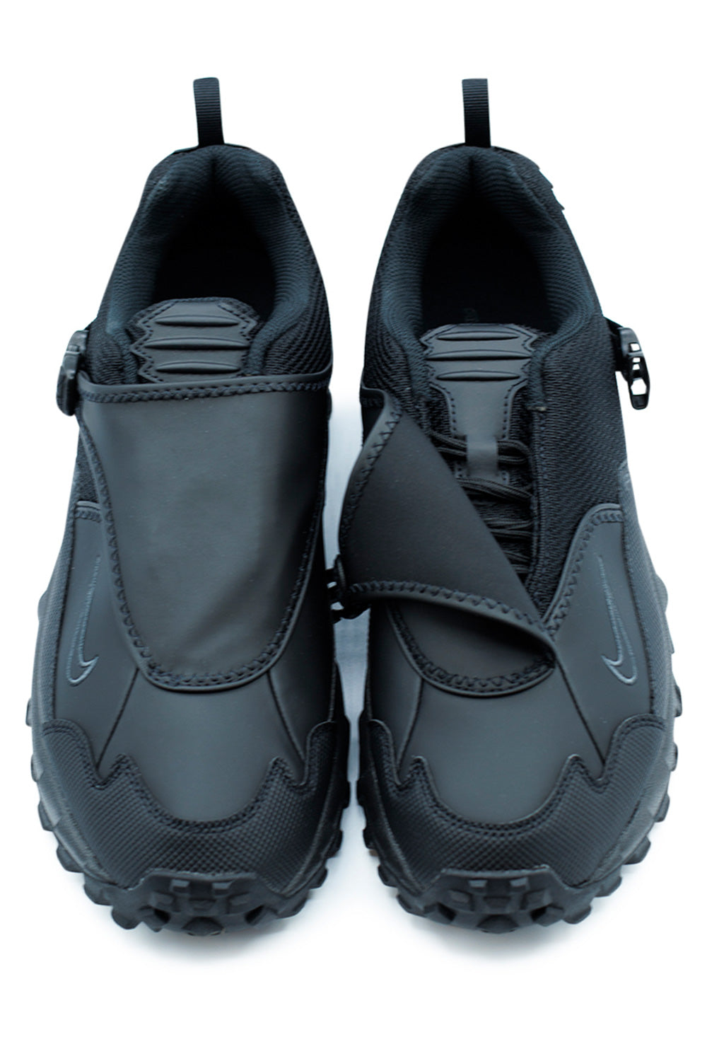 Nike ACG Phassad Black Black Black – outdoor trail shoe with reinforced overlays, mesh lining, and durable sole for multi-surface grip.