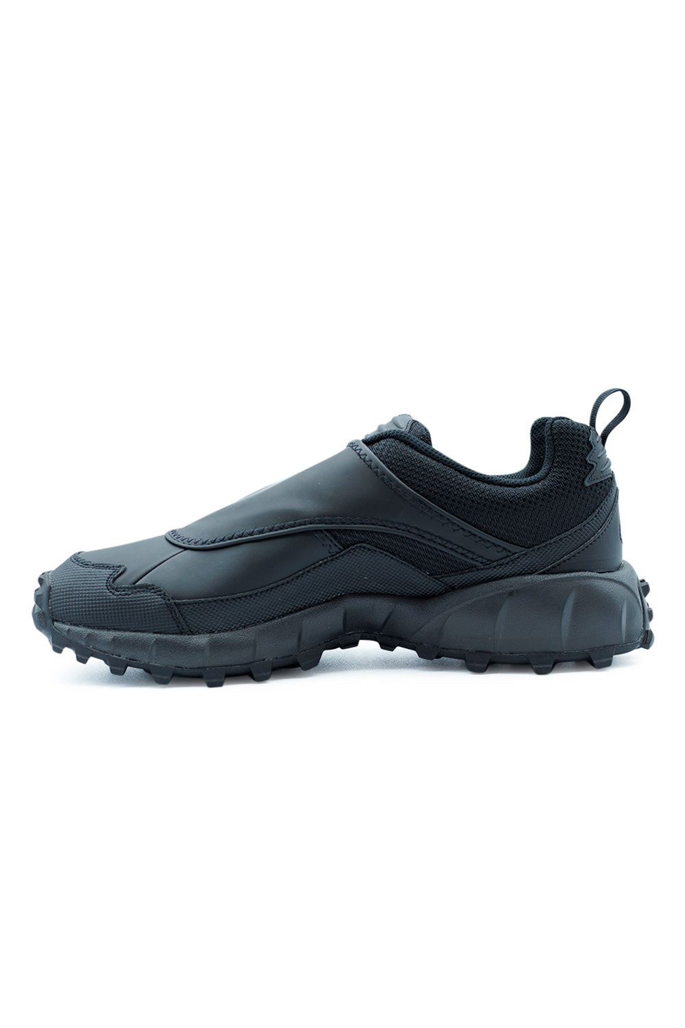 Nike ACG Phassad Shoe Black Black Black – outdoor-ready sneaker featuring rugged outsole traction, lace shroud design, and Nike Air comfort.