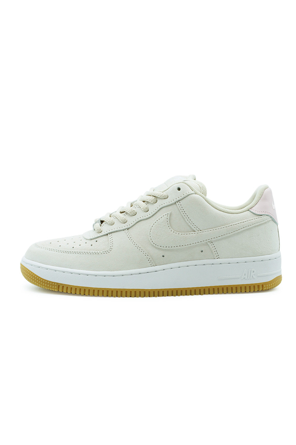 Nike SB Air Force 1 Light Orewood Brown skate shoe side view with premium suede upper, classic AF1 silhouette, gum light brown outsole and pink foam accents, durable skateboarding sneaker