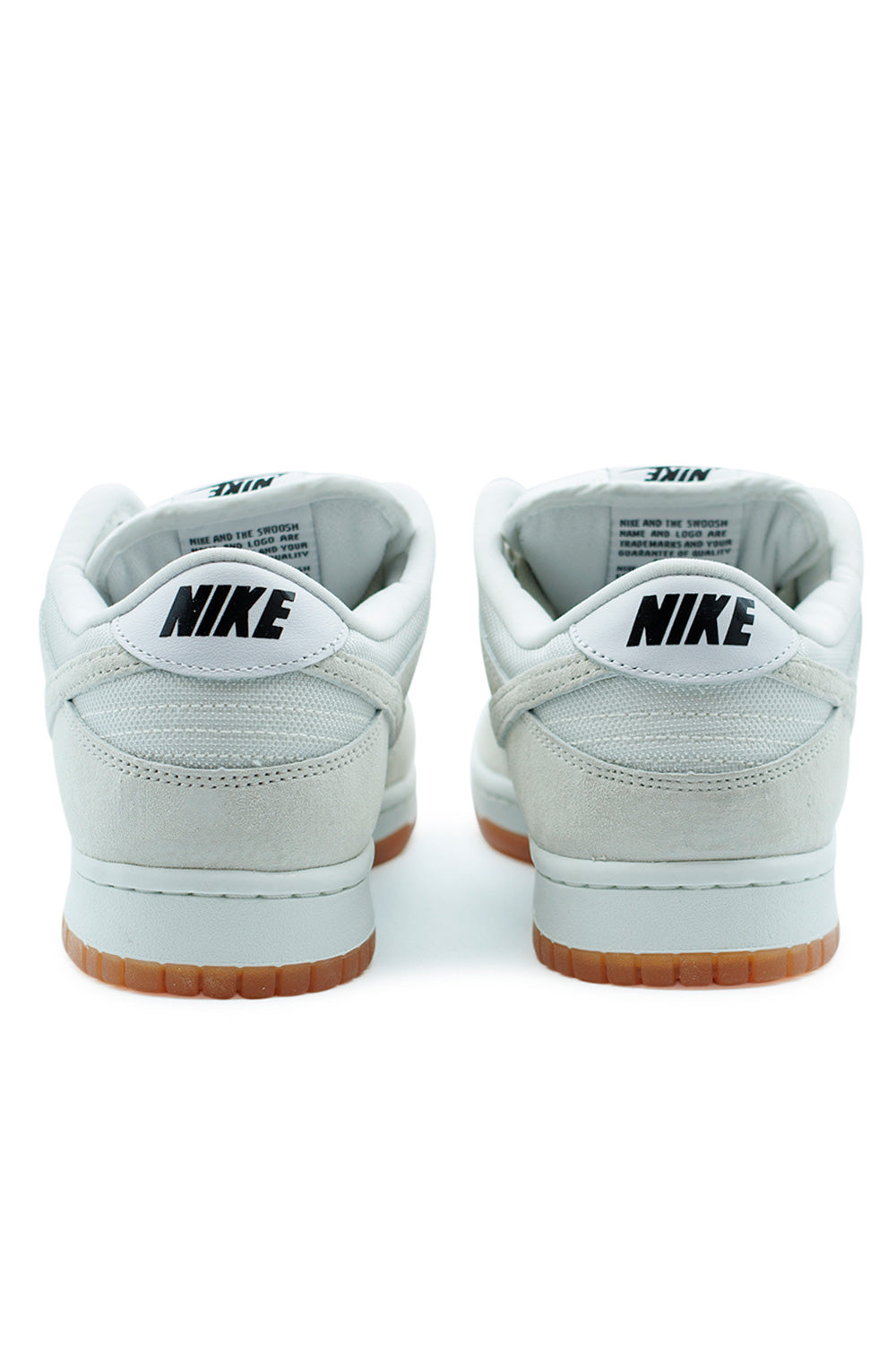 Nike SB Dunk Low Pro B Pale Ivory – Klassische Skate-Silhouette mit fetten Schnürsenkeln, gepolstertem Zungen- und Knöchelkragen für eine passgenaue, unterstützende Passform.