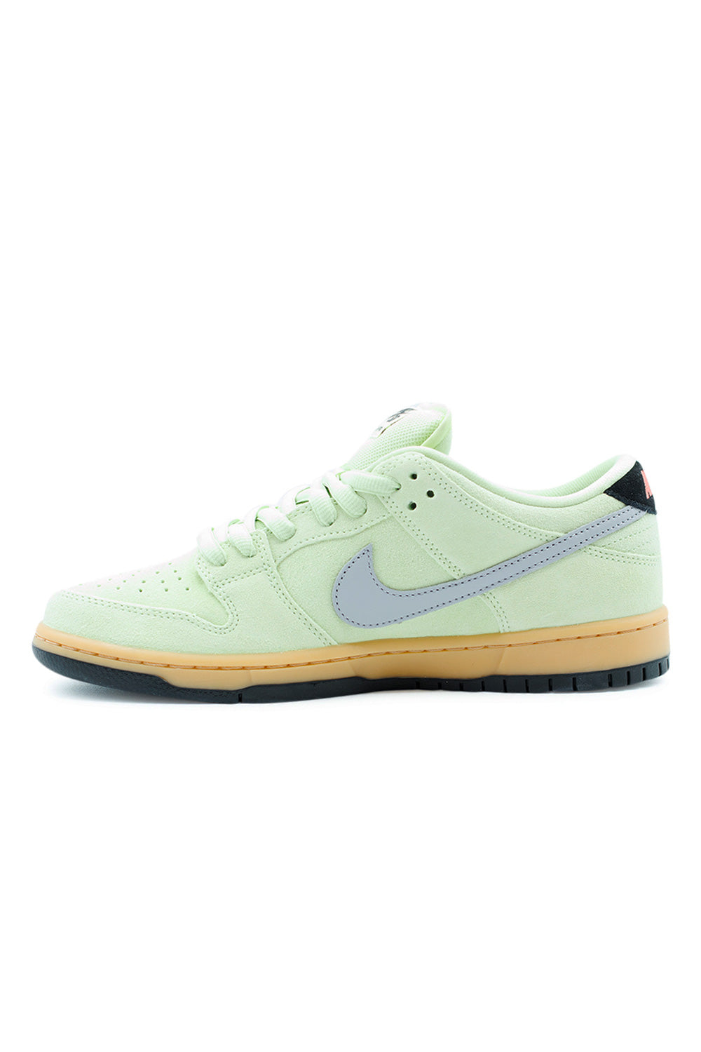 Nike SB Dunk Low Pro PRM Verdugo Mountain leather and suede skate shoe designed for men, with responsive cushioning and trail-inspired details.