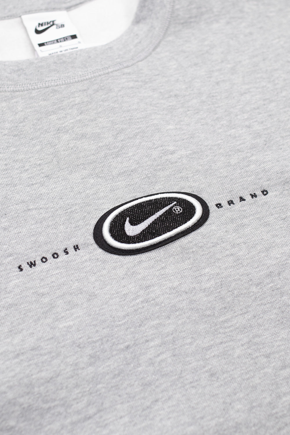 Nike SB Koston Grey Heather Crewneck, premium cotton-blend fleece sweatshirt with embroidered chest design and ribbed cuffs for comfort.