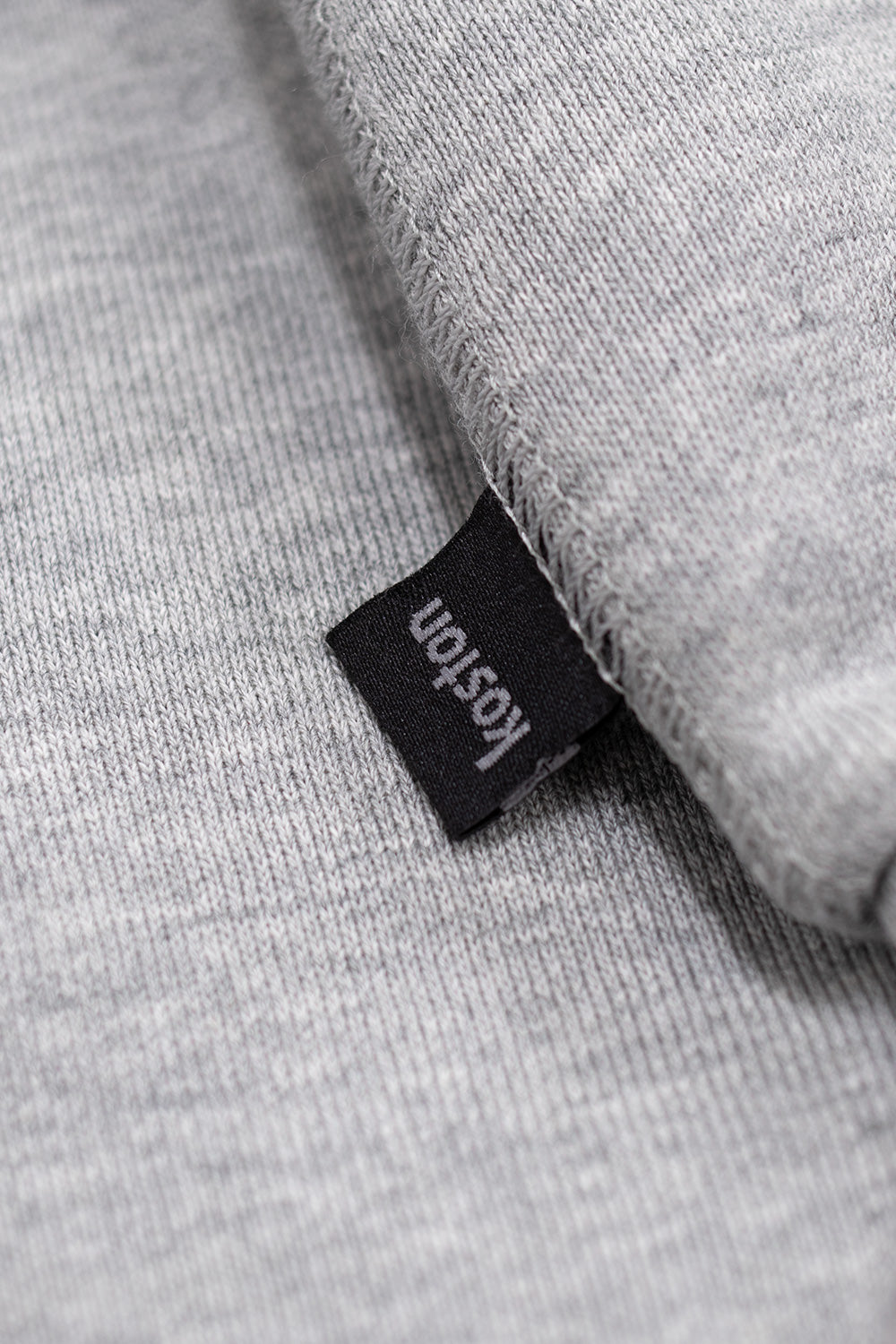 Nike SB Koston Crewneck Grey Heather, soft fleece men’s sweatshirt blending 90s running aesthetics with modern skatewear functionality.
