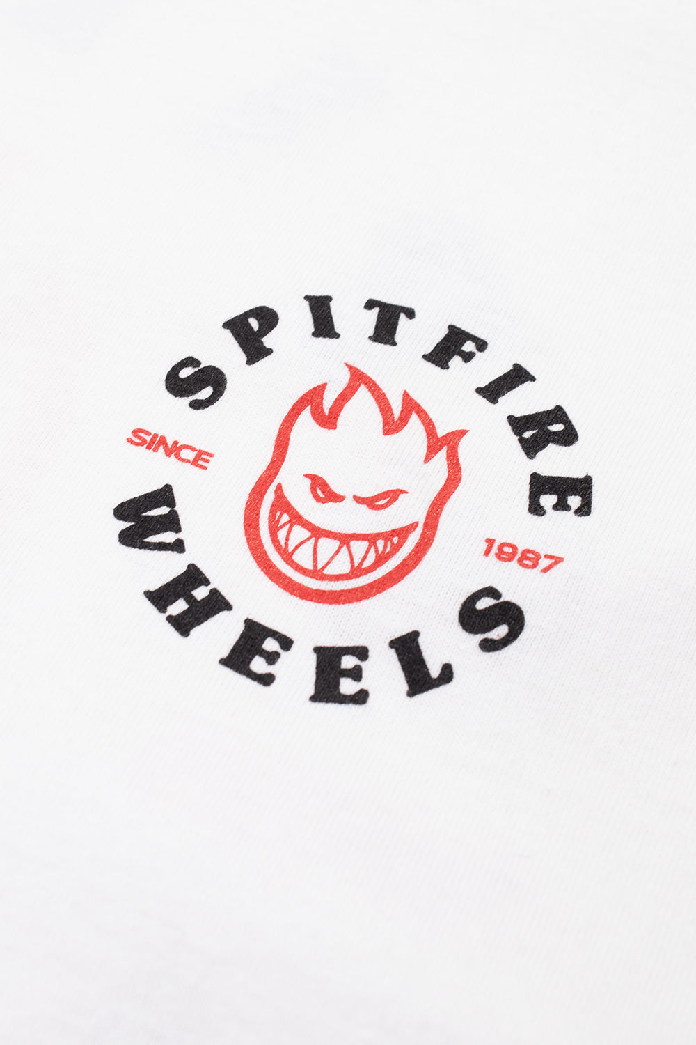 "Stilvolles weißes T-Shirt von Spitfire Wheels mit dem klassischen Bighead-Logo"​
