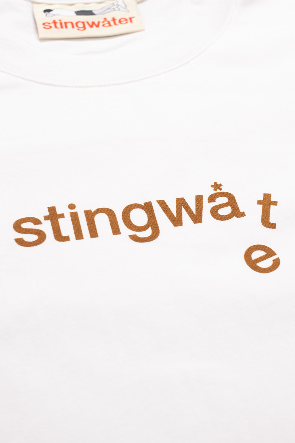 Stingwater Classic Melt Logo Tee in Weiß – Hochwertiges Baumwollshirt mit einzigartigem Branding