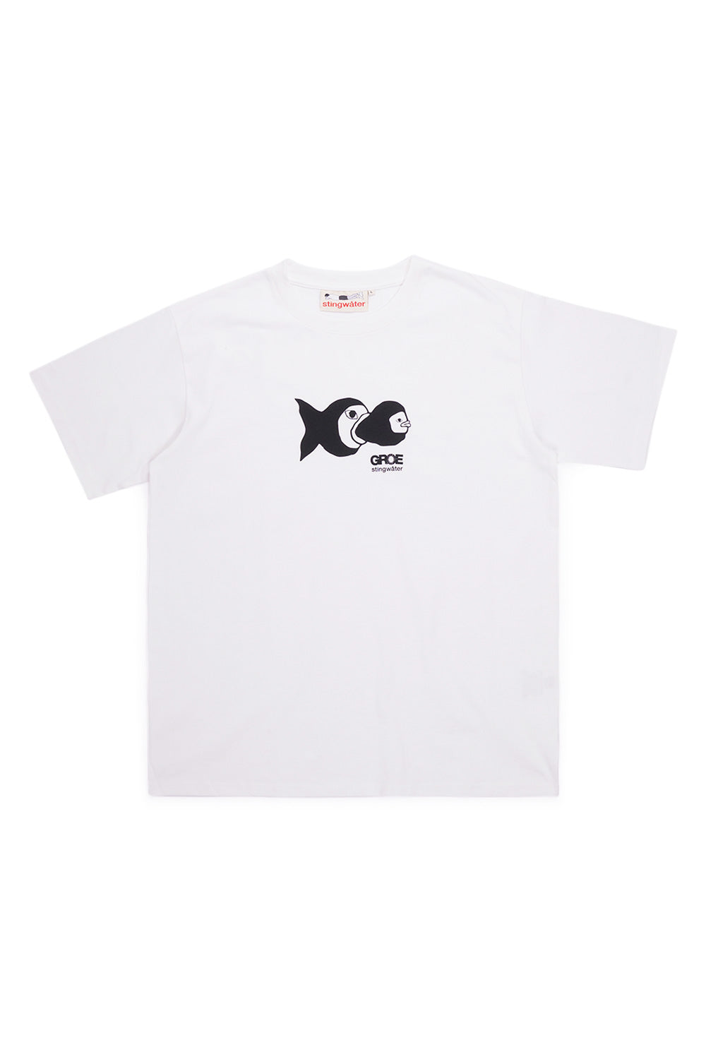 Stingwater Eat Your Young T-Shirt White – Weißes T-Shirt von Stingwater mit provokantem "Eat Your Young"-Print, ideal für Streetwear-Enthusiasten und trendbewusste Mode-Liebhaber.
